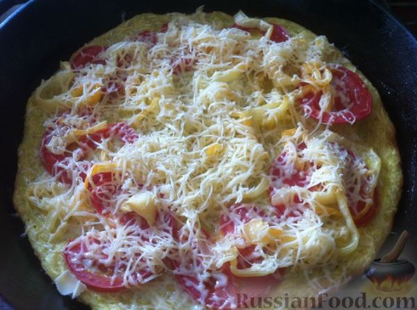 Пицца из кабачков, с помидорами и сыром
