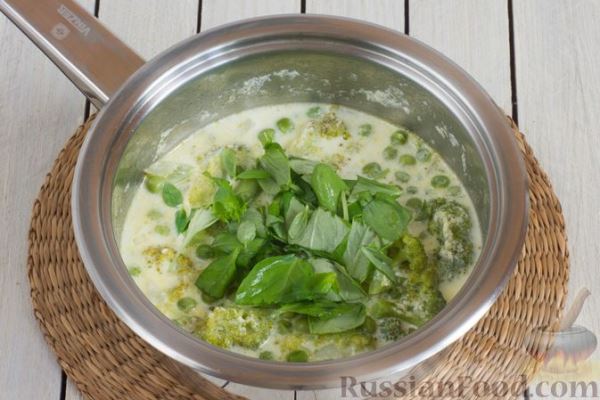 Крем-суп из брокколи и зелёного горошка