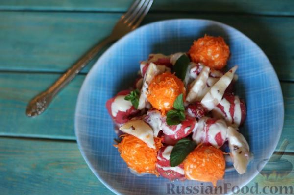 Салат из арбуза с творожно-морковными шариками