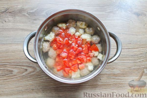 Суп с мясными фрикадельками и цветной капустой