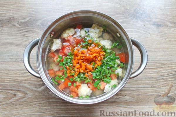 Суп с мясными фрикадельками и цветной капустой