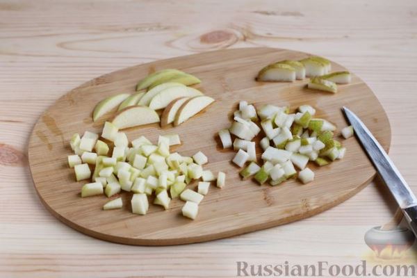 Салат с селёдкой, фасолью, яблоком и грушей