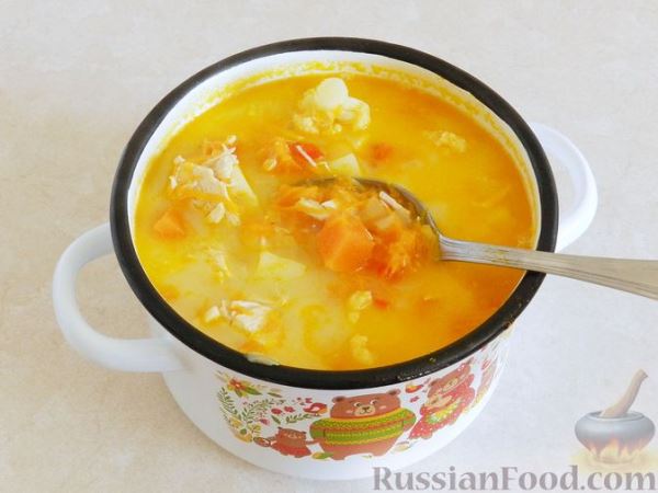 Тыквенный суп с курицей, цветной капустой и сливочным сыром
