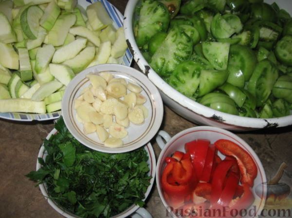 Салат из зеленых помидоров и кабачков