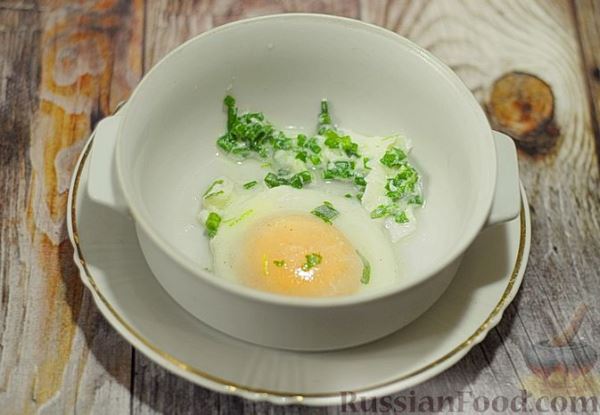 Несладкий молочный суп  с яйцами и зеленью