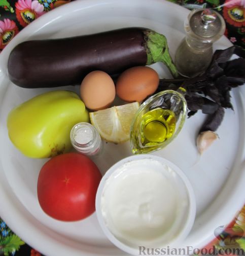 Салат с баклажанами, помидорами и яйцами